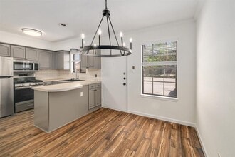 Building Photo - 204 Northwest Dr