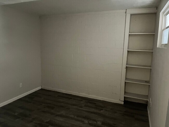 Building Photo - **Spacious 5-Bedroom Home with Modern Upda...