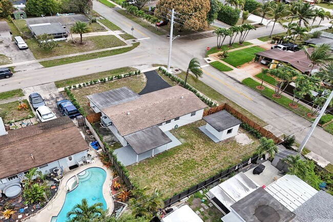 Building Photo - 4BR Corner Home (4th from FL Room) | No HOA | Large Fenced Yard | Move-In Ready