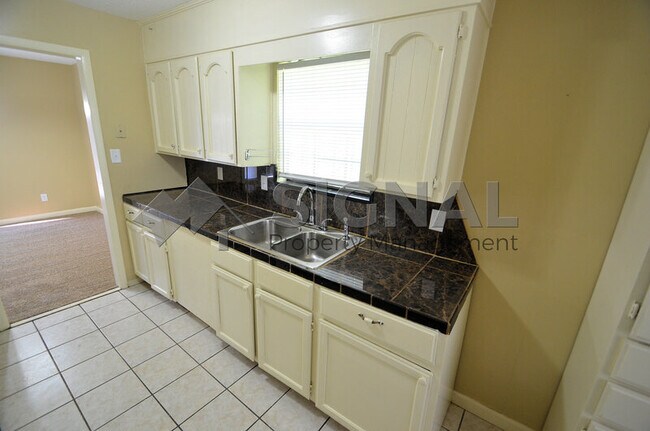 Building Photo - 4001 6th Ave