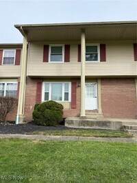 Building Photo - 193 Surrey Ln