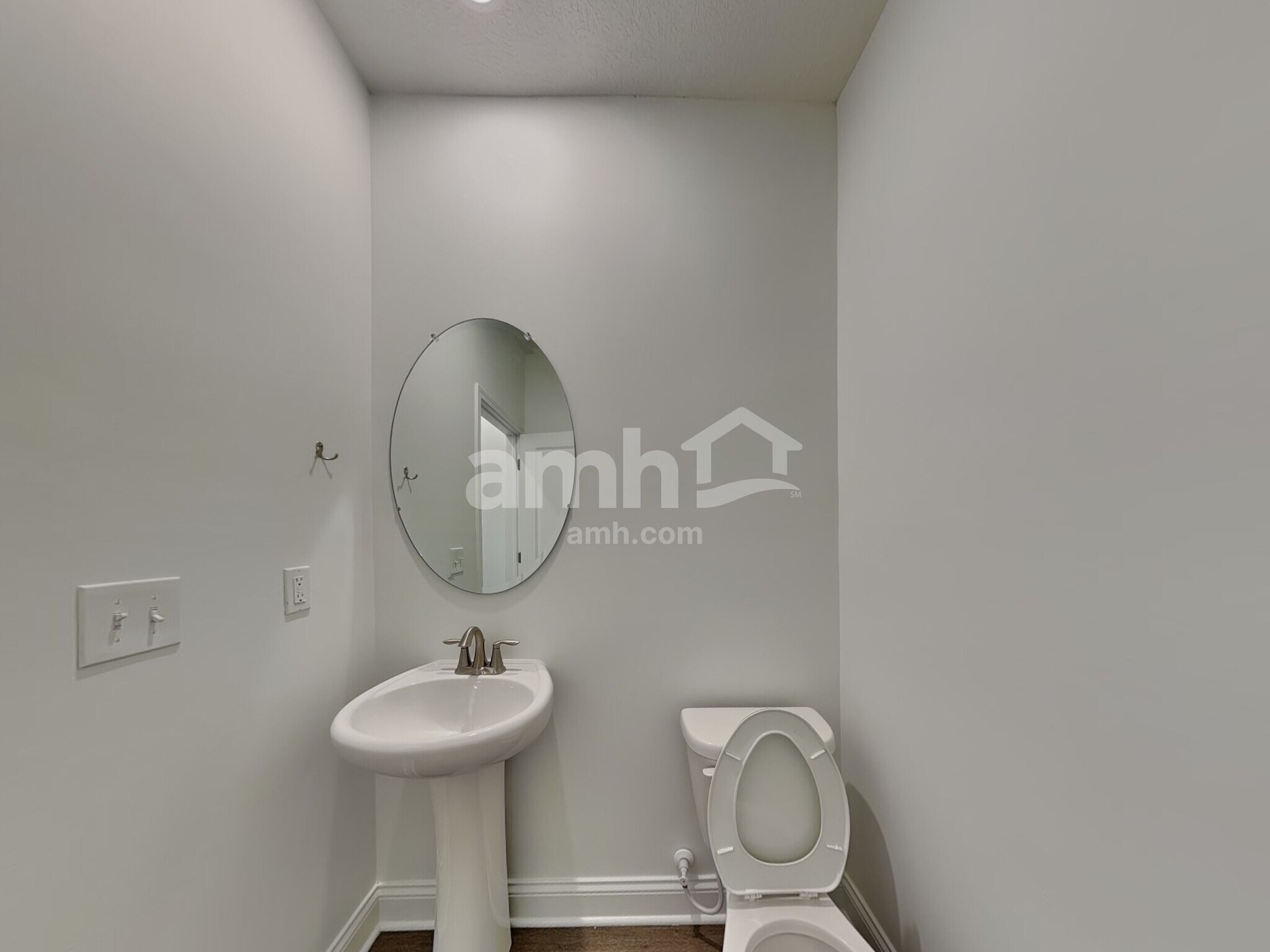 Building Photo - 9106 Henley Ave