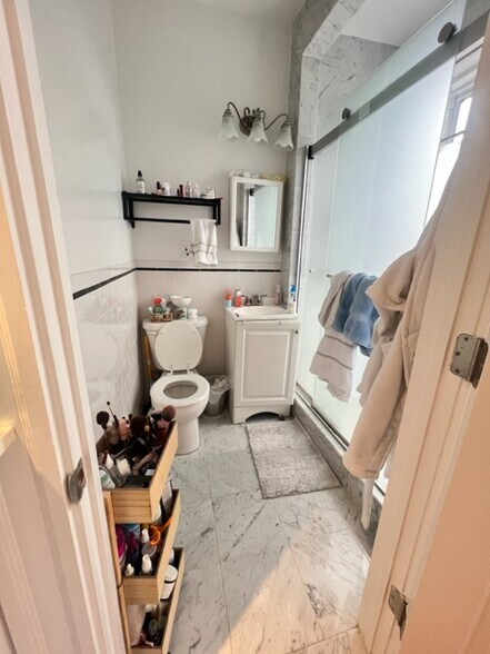 Building Photo - 105 Jersey St