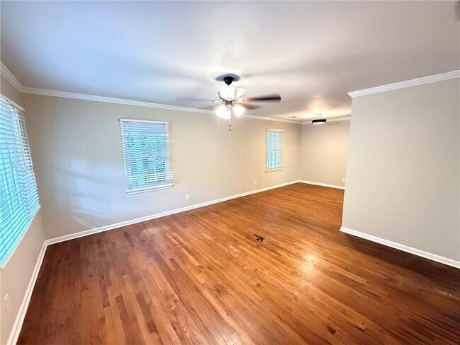 Building Photo - 108 S Hilltop Dr