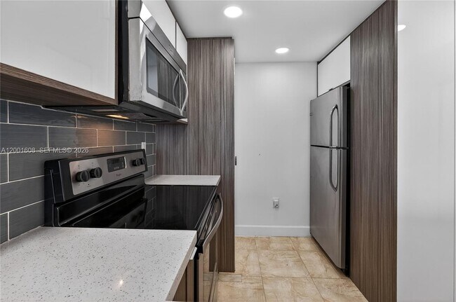 Building Photo - 600 NE 36th St