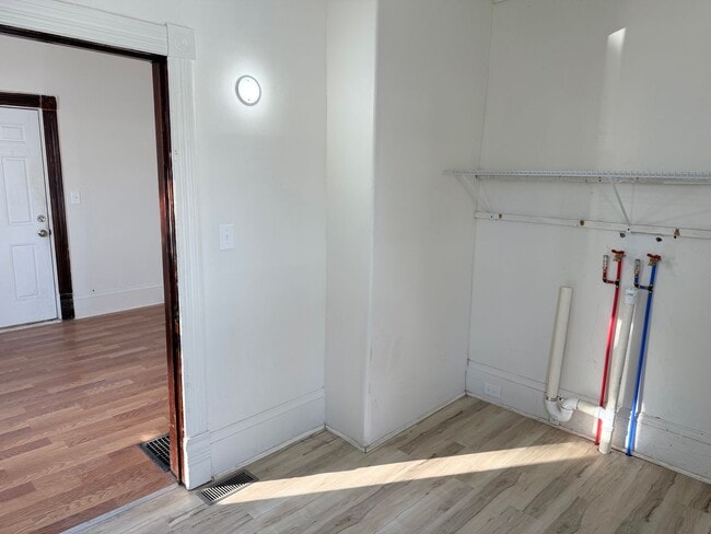 Building Photo - 308 E Argyle St