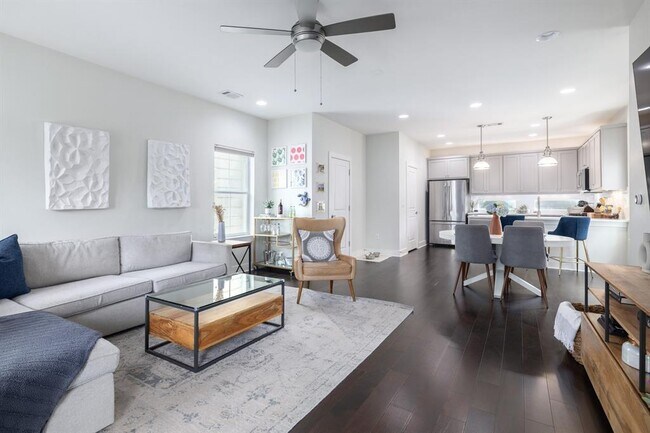 Building Photo - 2705 Halcyon Dr
