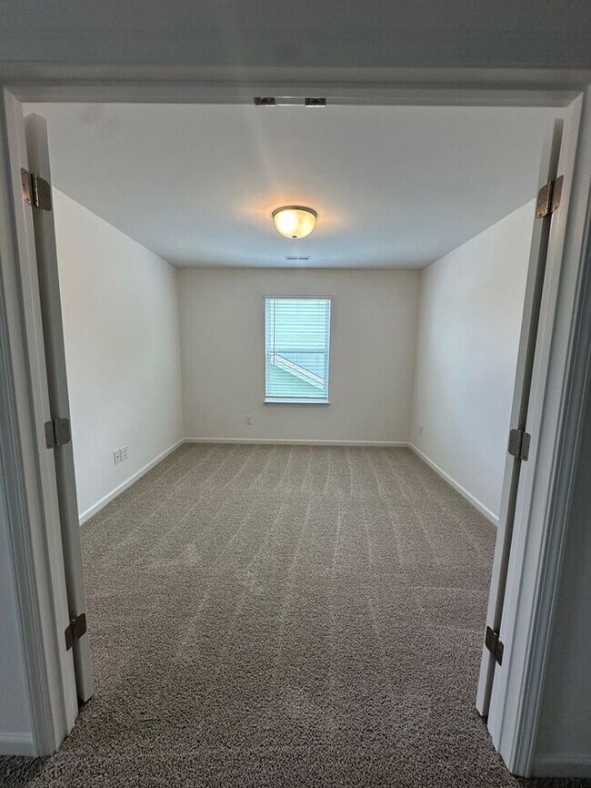 Building Photo - NEW CONSTRUCTION 4BD/2.5 Home in Stonebrid...