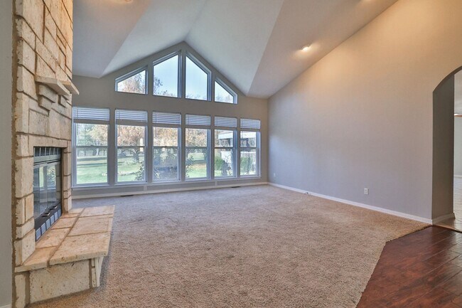 Building Photo - 151 N Meadow Ridge Trail