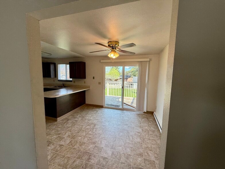 Building Photo - 13411 E 8th Ave