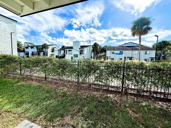 Building Photo - Avalon 2Bedrooms/1Bath Condo with front-row pool view!