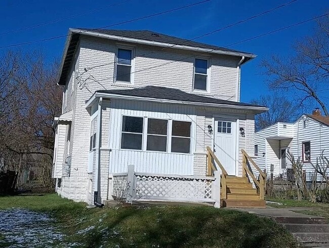 Primary Photo - 21 Adams St