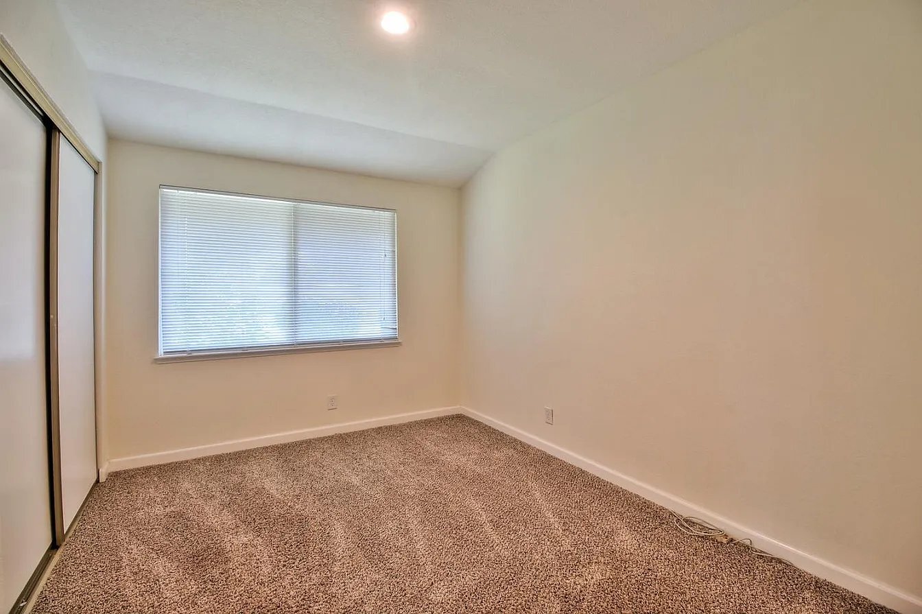 Building Photo - 4131 Briarglen Dr