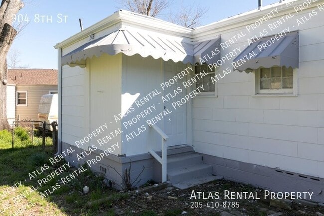 Building Photo - 904 8th St