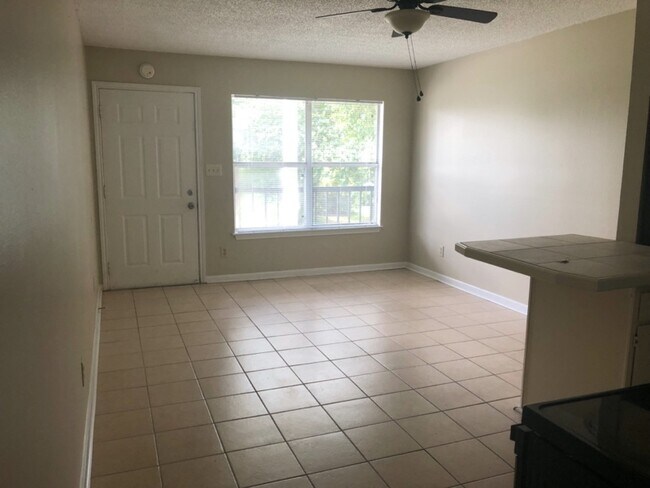 Building Photo - 310 Ella St