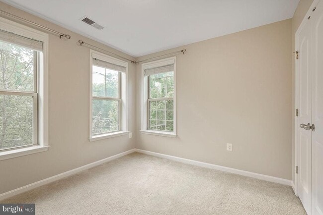 Building Photo - 102 Vista Knoll Dr