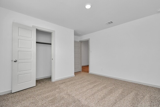 Building Photo - 1114 Vista Pointe Dr