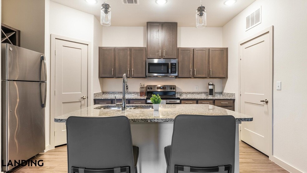 Building Photo - 2825 Main St