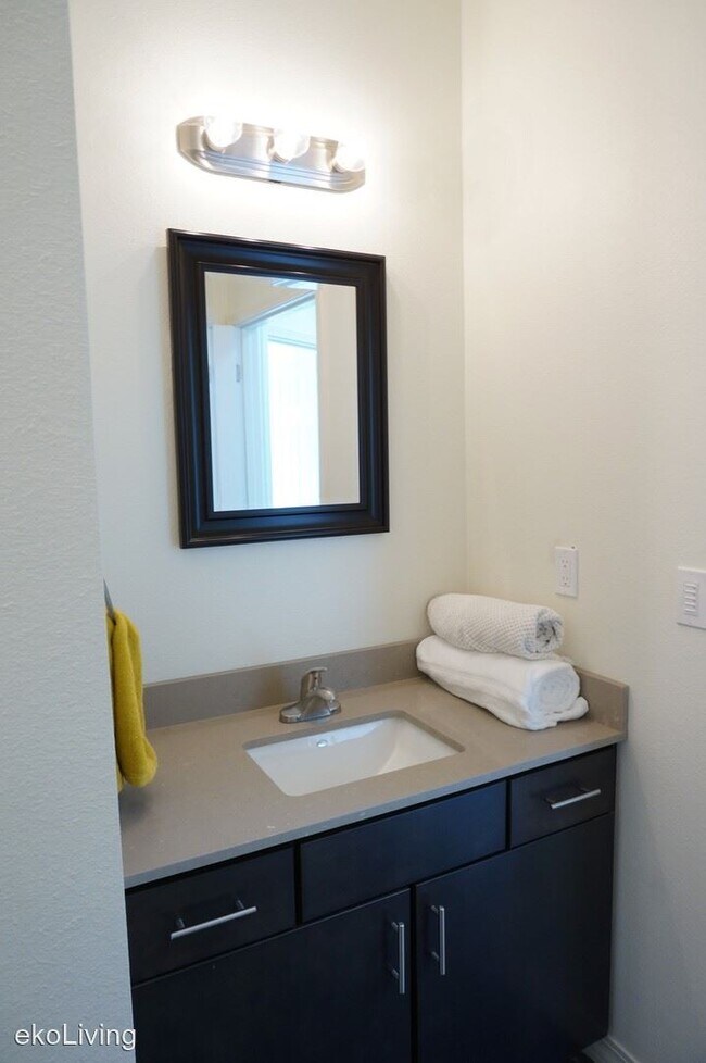 Building Photo - 7210 N Burlington Ave