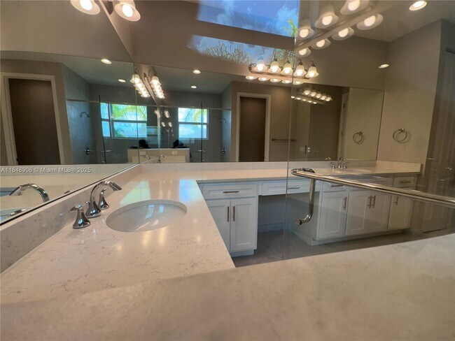 Building Photo - 12780 SW Clear Water Way