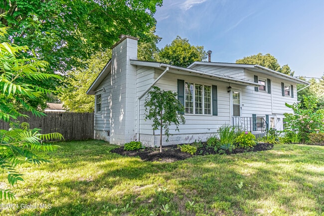 Building Photo - 297 W Circular St