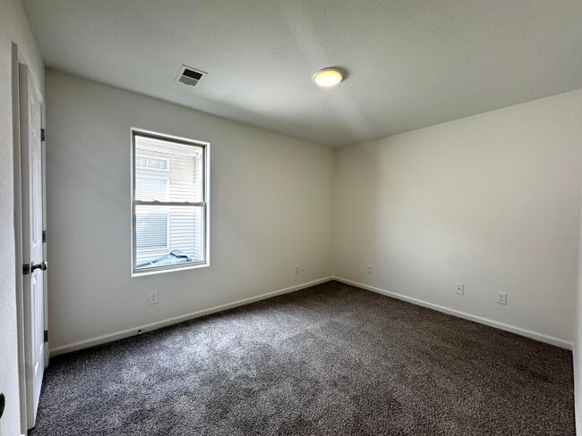 Building Photo - 409 Ella Rae Ln