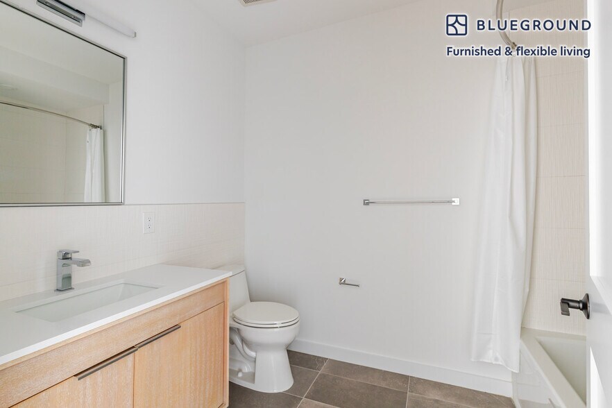 Building Photo - 425 3rd St