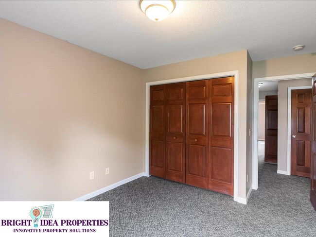 Building Photo - 5948 Oakgreen Ave N