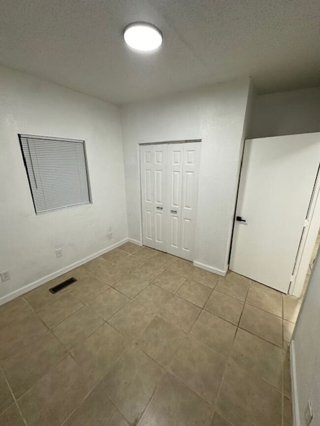 Building Photo - JP - Early