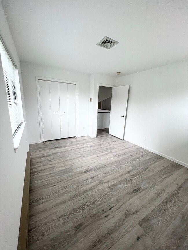 Building Photo - 15 Lantern Cir