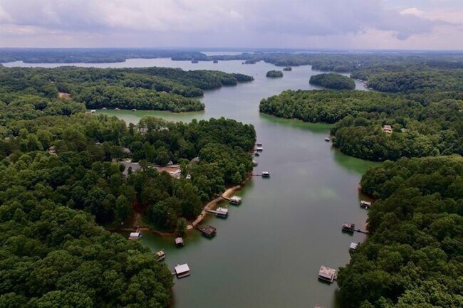 Building Photo - 8940 Bay Dr