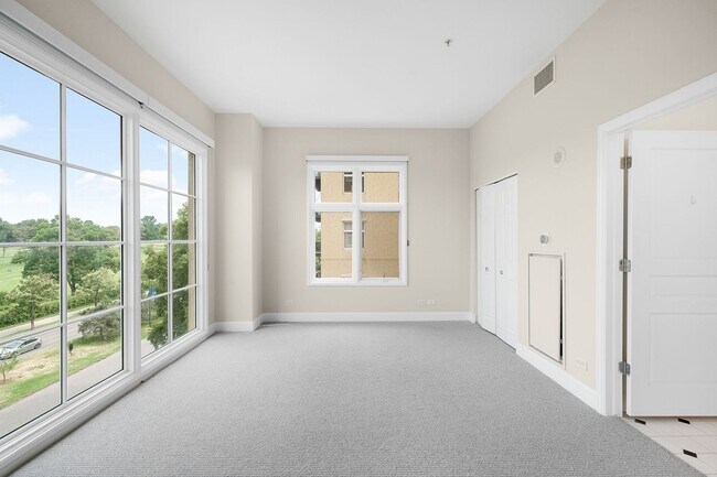 Building Photo - Updated 2BD, 2BA Condo Overlooking Denver Country Club