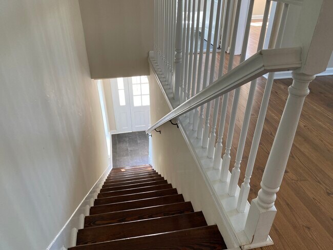 Building Photo - 13 John St