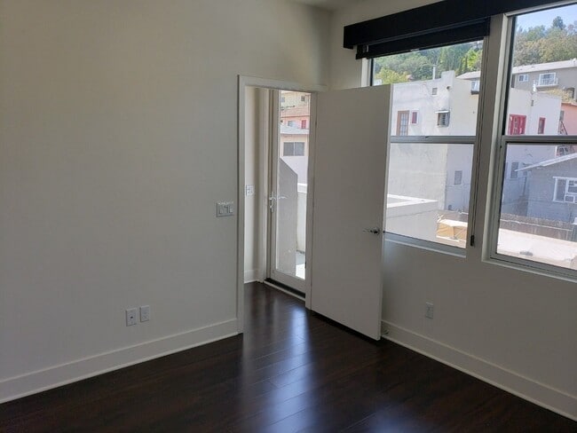 Building Photo - Three-story Silverlake modern home