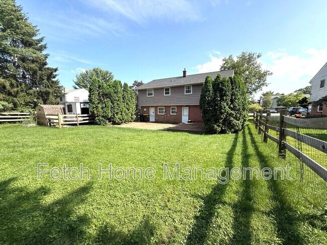 Building Photo - 417 Surrey Dr