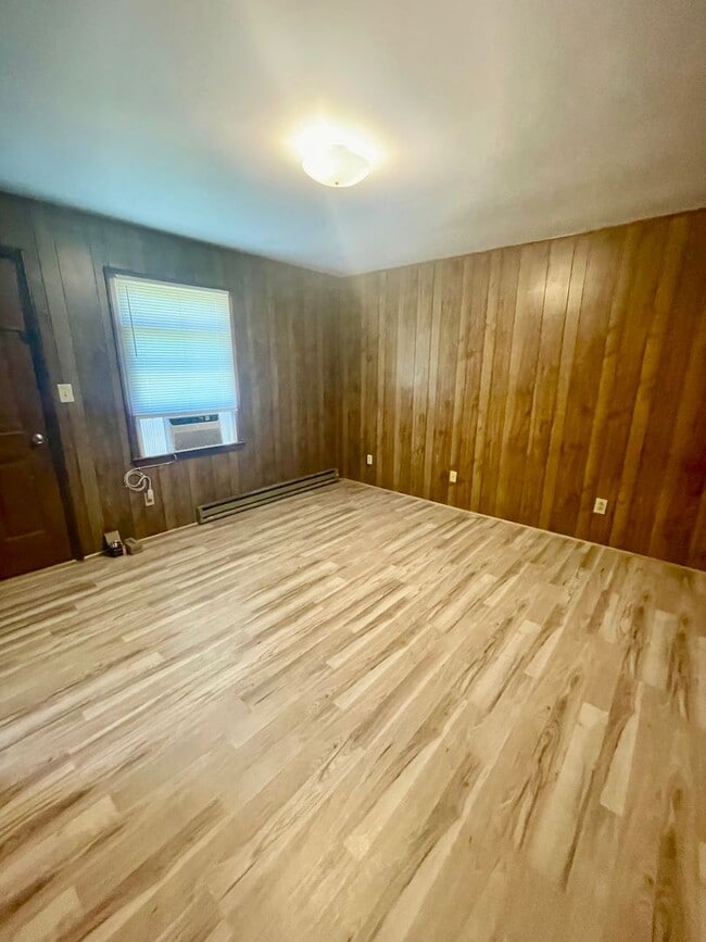 Building Photo - Must see Newly renovated 1 bedroom 1 bath ...