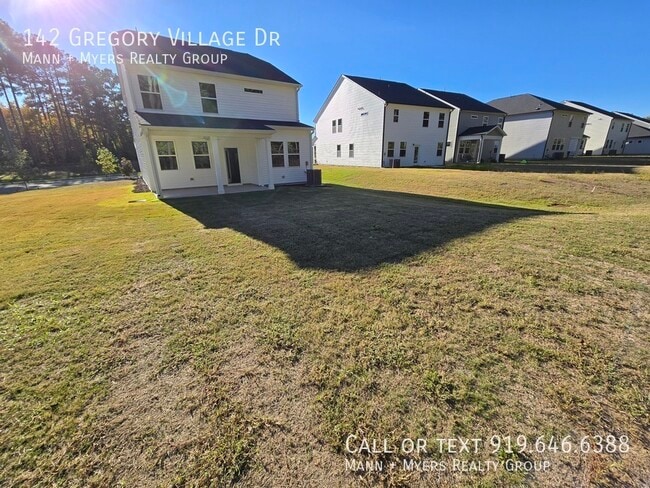 Building Photo - 142 Gregory Vlg Dr