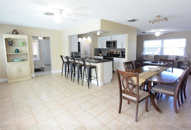 Building Photo - 170 Argus Rd