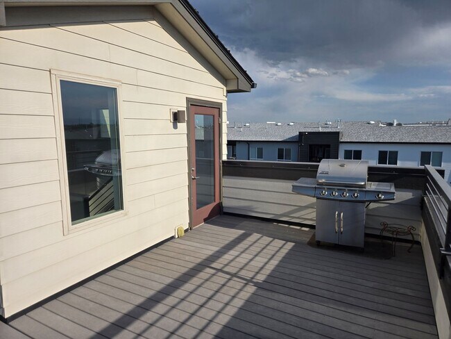 Building Photo - Amazing townhome in Central Park near Nort...
