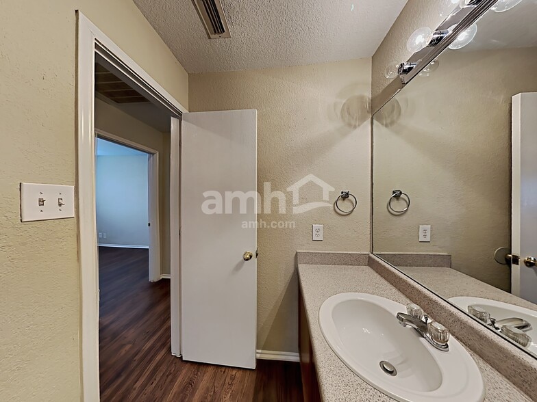 Building Photo - 8610 Still Moon