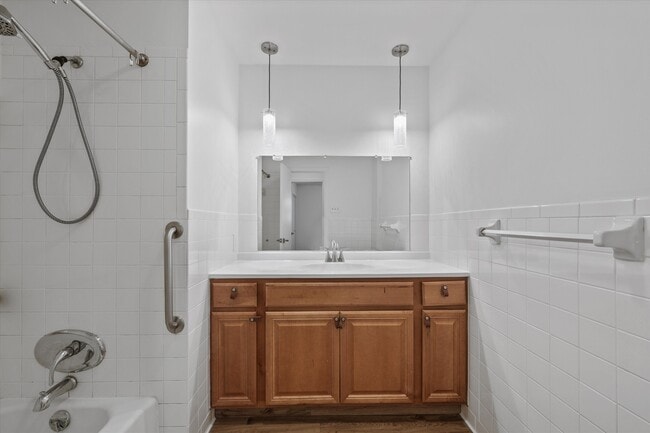 Building Photo - 930 Corning Rd