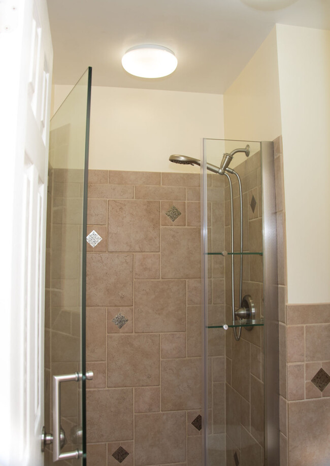 Building Photo - 10331 Bushman Dr