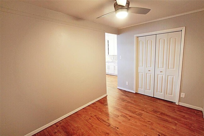 Building Photo - 901 Springdale Rd