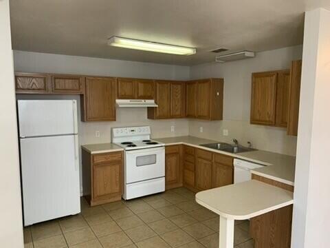 Building Photo - 305 N Chicago Ave