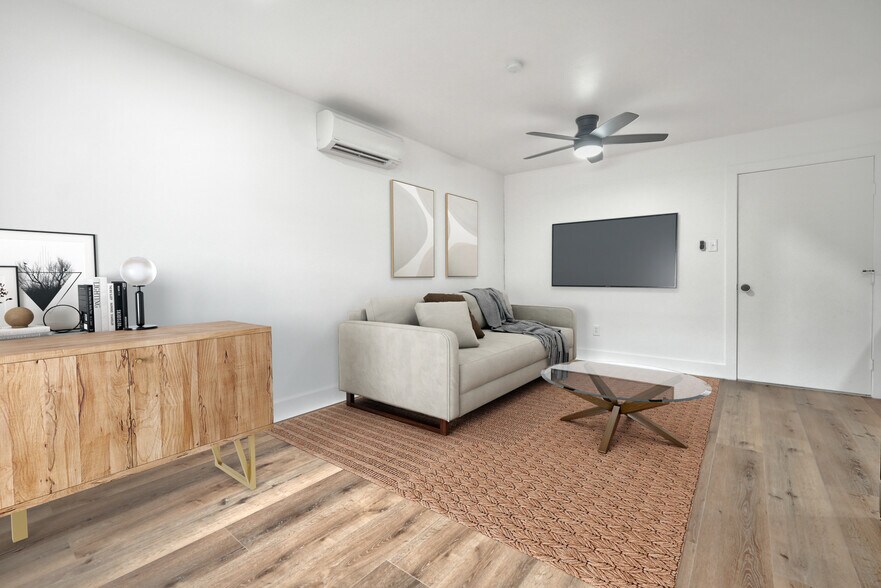 Virtual Staged - Living - 4323 Marlborough Dr