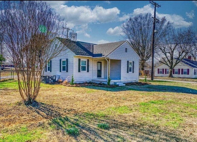 Building Photo - 1600 Frey Ave