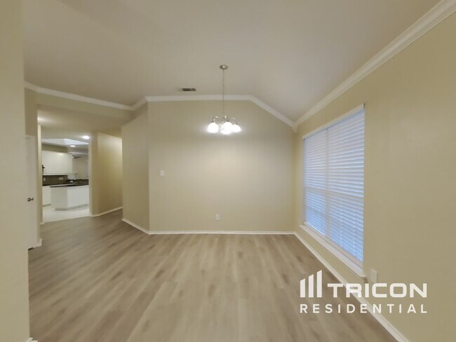 Building Photo - 1505 Parkside Dr