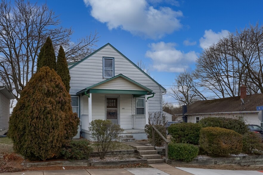 Building Photo - 123 N Spruce St