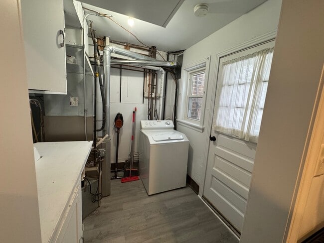 Building Photo - 1892 White St