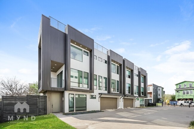 Building Photo - 1012 Mobile St